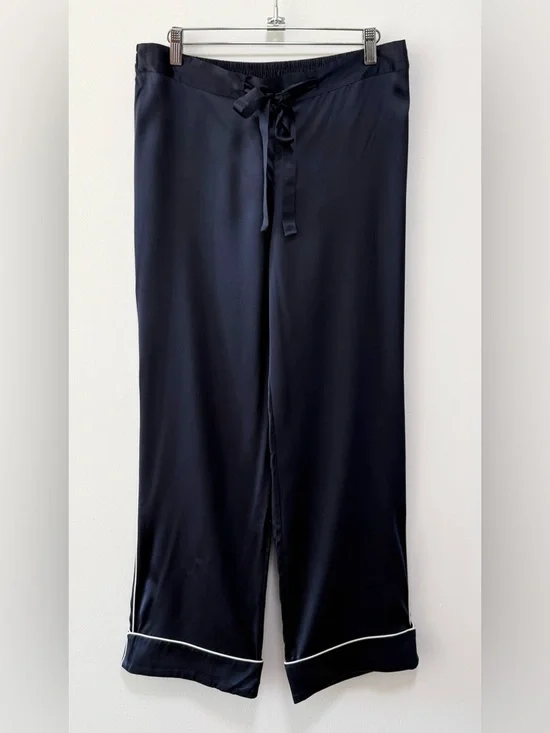 Olivia Von Halle Set - Picture 3 of 4